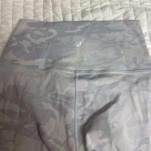 grey camo lululemon leggings🩶